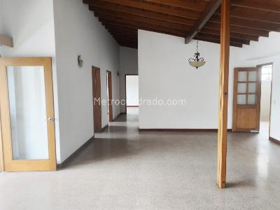 Apartamento de 3 alcobas en venta en Laureles, Medellín, 160 m² · foto 3 de 17