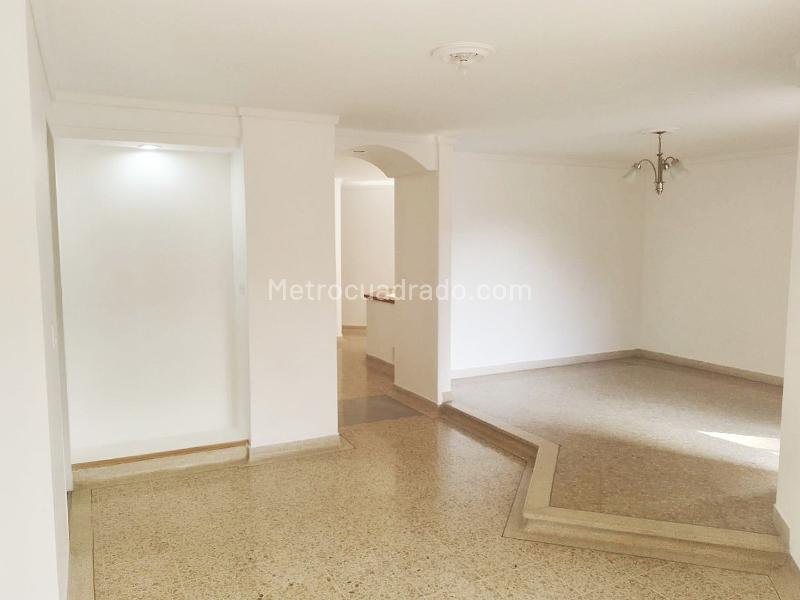 Apartamento Amplio de 3 Alcobas con Aire Acondicionado en Laureles - 3