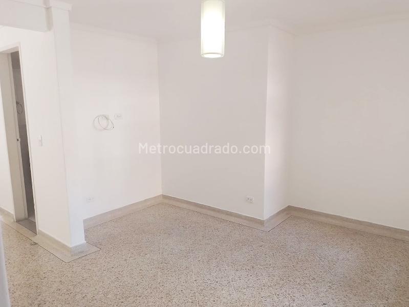 Apartamento Amplio de 3 Alcobas con Aire Acondicionado en Laureles - 8