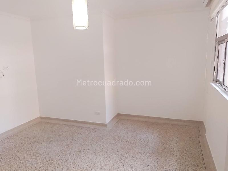 Apartamento Amplio de 3 Alcobas con Aire Acondicionado en Laureles - 9