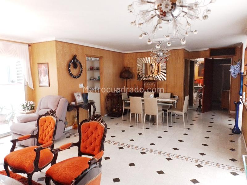 Spacious 2BR Apartment Near Public Transport in Laureles - 3