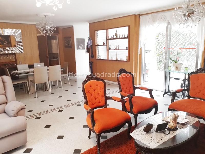 Spacious 2BR Apartment Near Public Transport in Laureles - 2