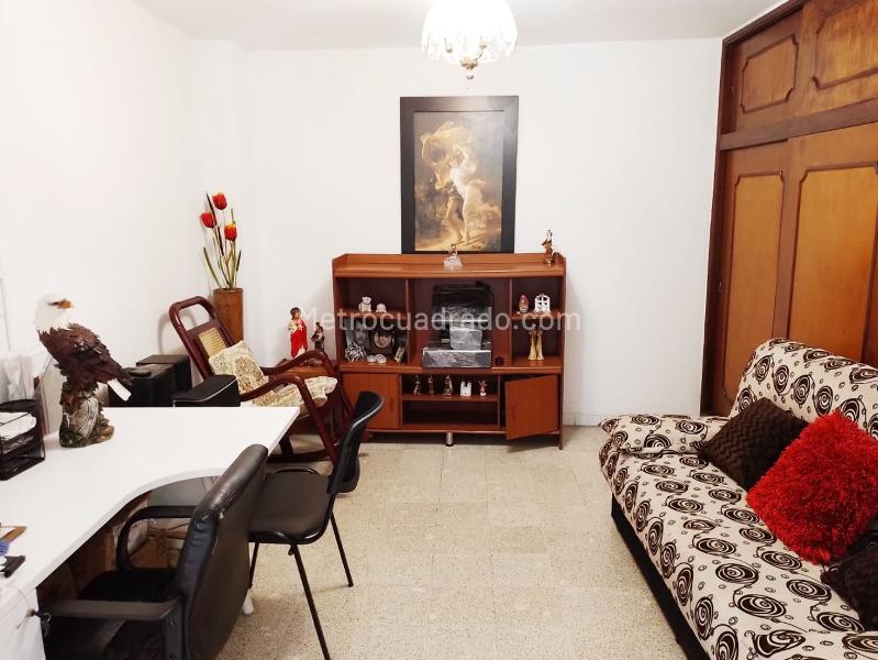 Spacious 2BR Apartment Near Public Transport in Laureles - 7