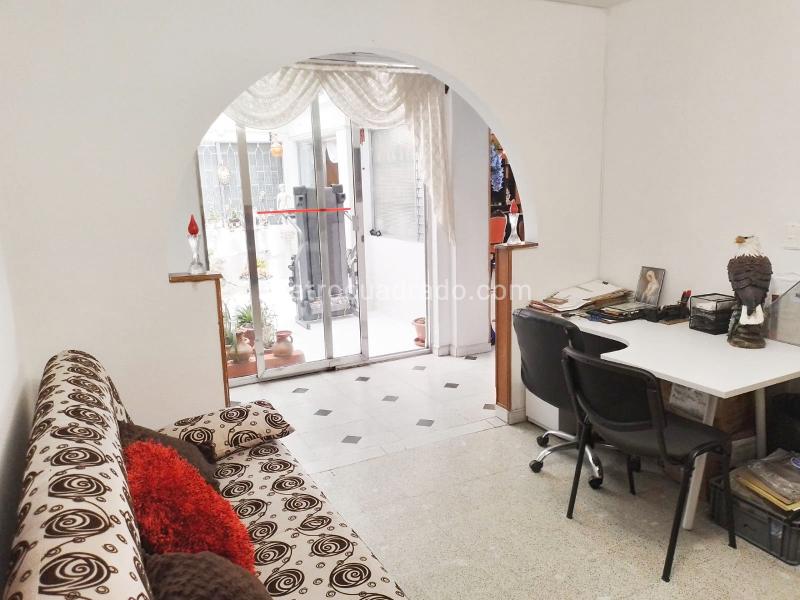 Spacious 2BR Apartment Near Public Transport in Laureles - 8