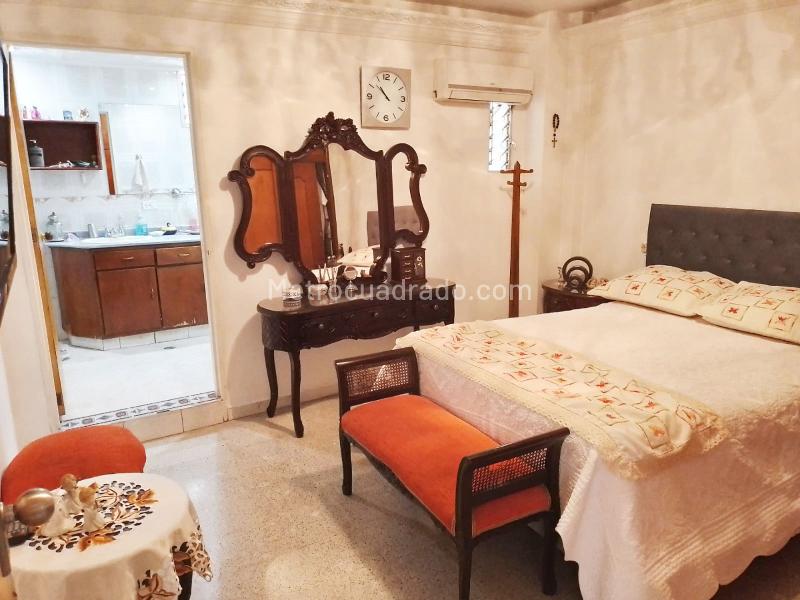 Spacious 2BR Apartment Near Public Transport in Laureles - 9