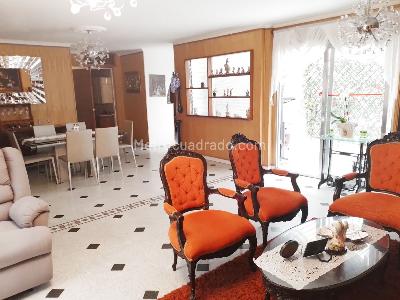 Apartamento de 2 alcobas en venta en Laureles, Medellín, 141 m² · foto 2 de 18