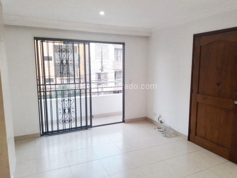 Apartamento de 2 Alcobas y 2 Baños en Laureles - 2