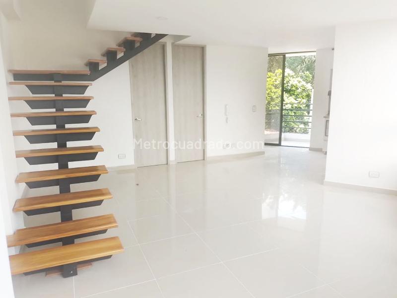 Apartamento Exterior de 2 Alcobas en La América con Balcón - 3