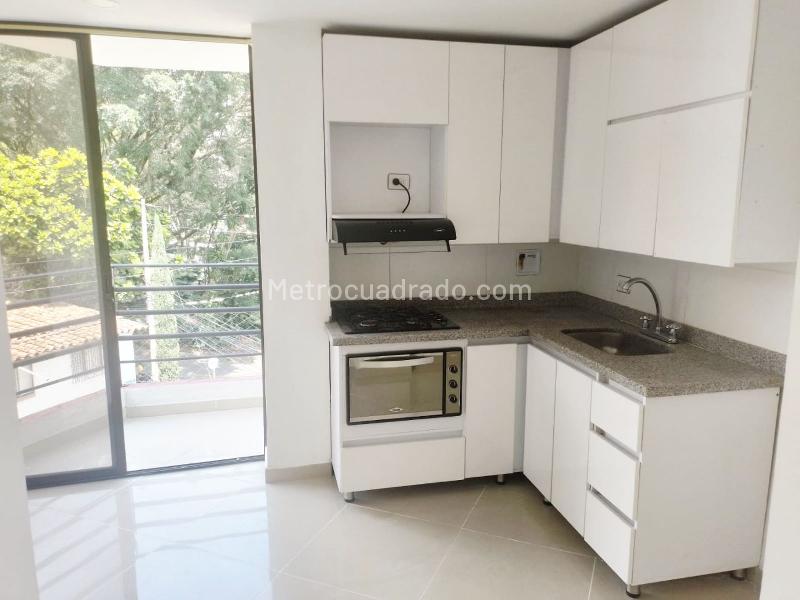 Apartamento Exterior de 2 Alcobas en La América con Balcón - 5