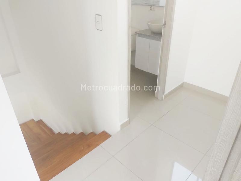 Apartamento Exterior de 2 Alcobas en La América con Balcón - 8