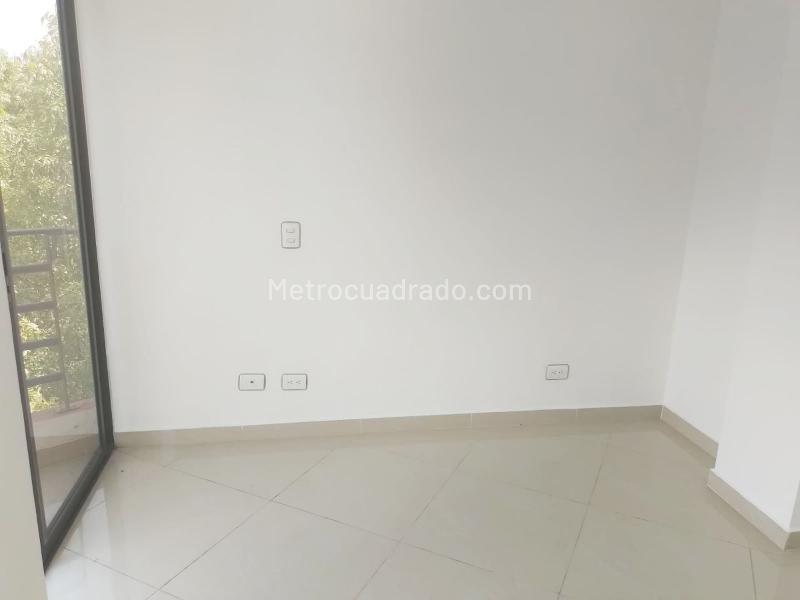 Apartamento Exterior de 2 Alcobas en La América con Balcón - 9
