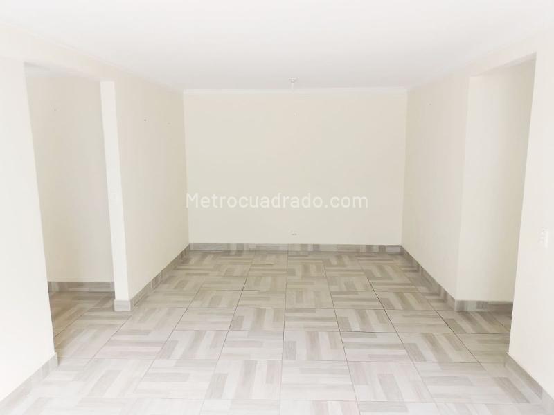 Apartamento Amplio de 3 Alcobas cerca a Restaurantes en Laureles - 2