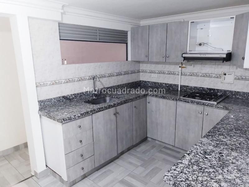 Apartamento Amplio de 3 Alcobas cerca a Restaurantes en Laureles - 4