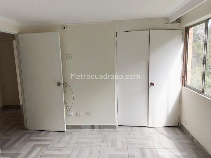 Apartamento Amplio de 3 Alcobas cerca a Restaurantes en Laureles - 7