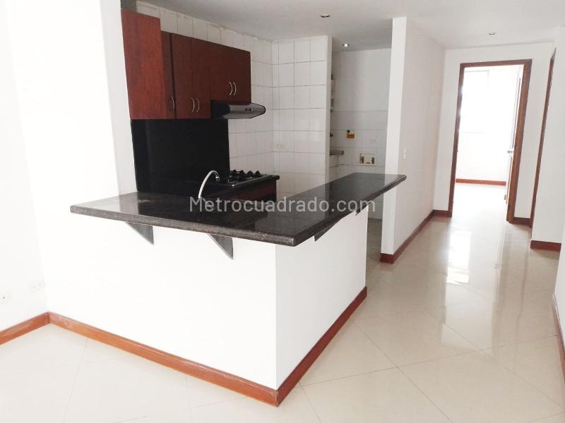 Apartamento Exterior de 2 Alcobas en Laureles con Balcón - 4
