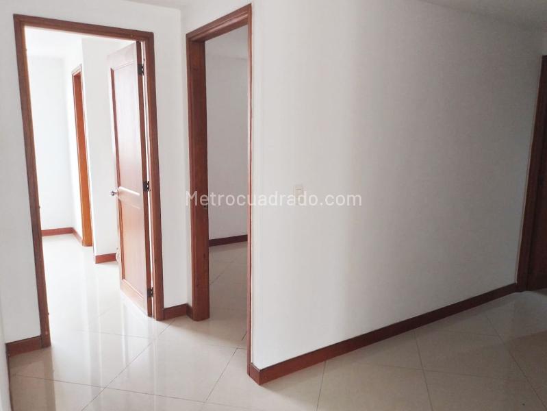 Apartamento Exterior de 2 Alcobas en Laureles con Balcón - 8