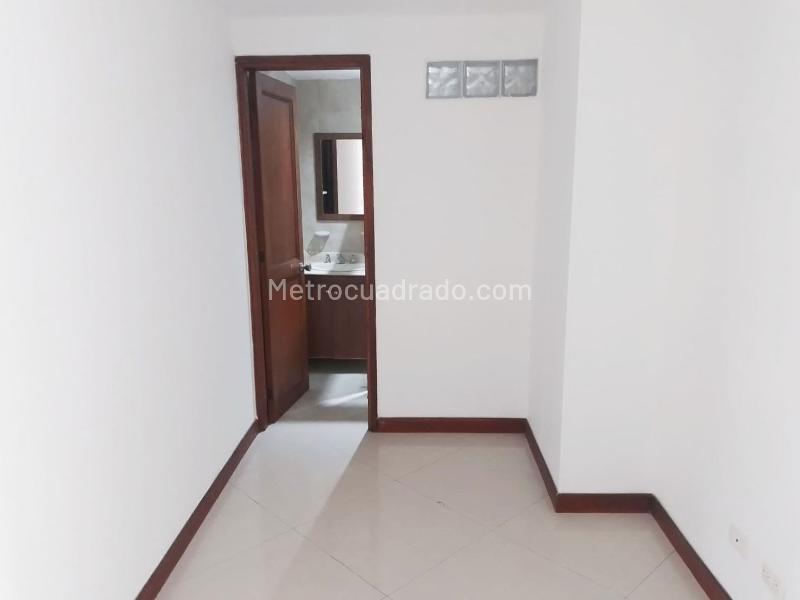 Apartamento Exterior de 2 Alcobas en Laureles con Balcón - 9