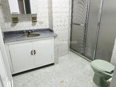 Apartamento de 3 alcobas en venta en Laureles, Medellín, 134 m² · foto 15 de 18