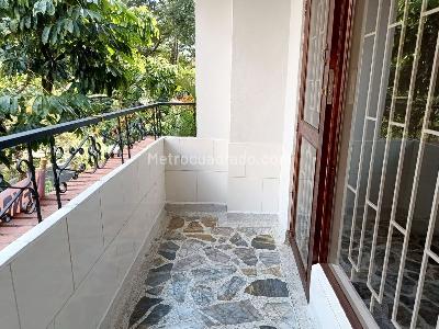 Apartamento de 3 alcobas en venta en Laureles, Medellín, 134 m² · foto 17 de 18