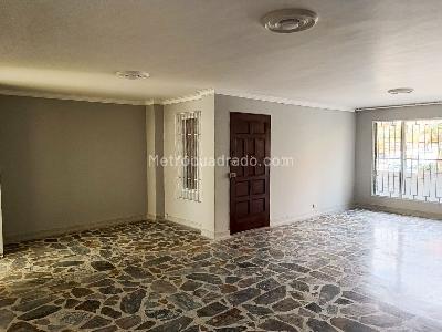 Apartamento de 3 alcobas en venta en Laureles, Medellín, 134 m² · foto 3 de 18