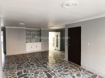 Apartamento de 3 alcobas en venta en Laureles, Medellín, 134 m² · foto 4 de 18