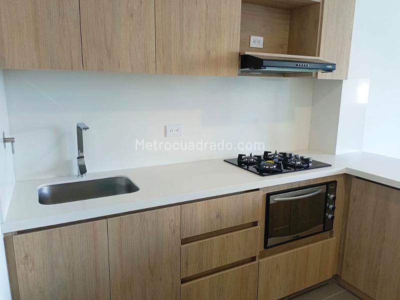 Apartamento de 3 Alcobas Cerca a Vía Principal en Guayabal con Parqueadero Cubierto - 2