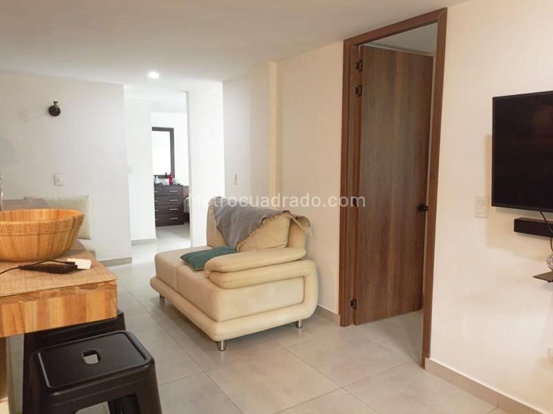 3BR Apartment with Balcony and Covered Parking in Guayabal - 3