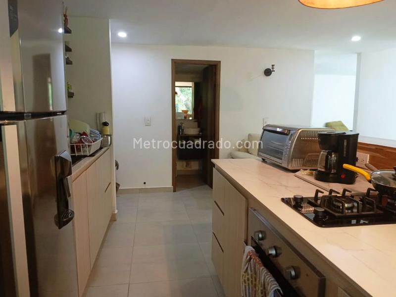 3BR Apartment with Balcony and Covered Parking in Guayabal - 8