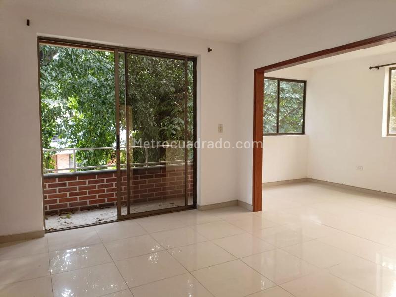 Apartamento de 3 Alcobas Cerca a Servicios en La América - 2