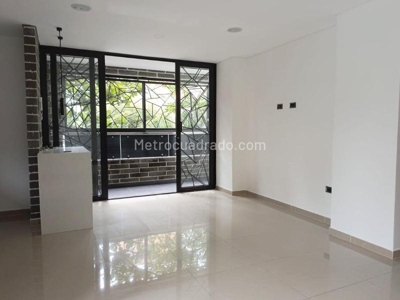 Apartamento de 2 Alcobas con Balcón en Belén