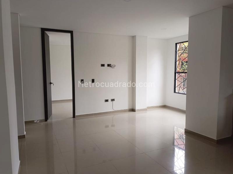 Apartamento de 2 Alcobas con Balcón en Belén - 4