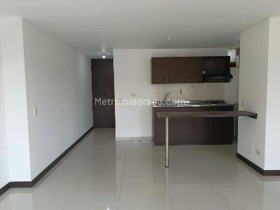 Apartamento en arriendo en Belen, Medellín · foto 3 de 13