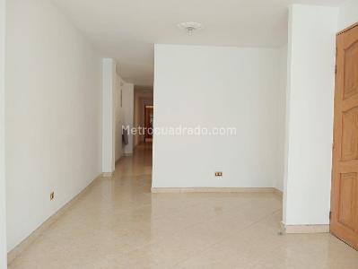 Apartamento en arriendo en Laureles, Medellín · foto 2 de 18