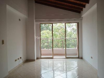 Apartamento en arriendo en Laureles, Medellín · foto 3 de 18
