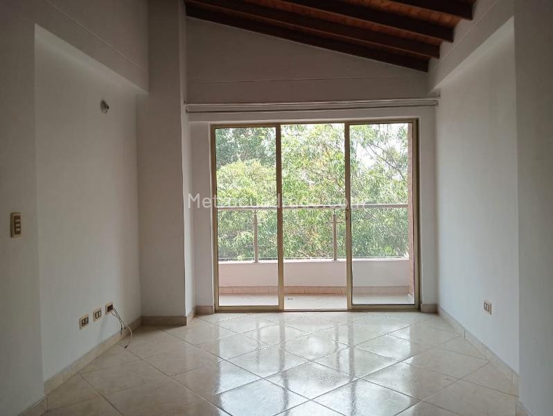 Spacious 4BR Apartment in Laureles - 3