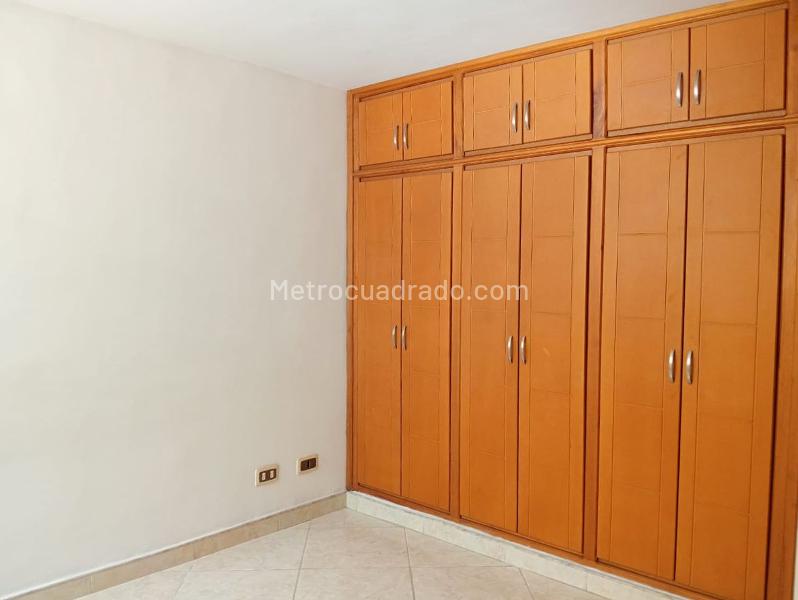 Spacious 4BR Apartment in Laureles - 8