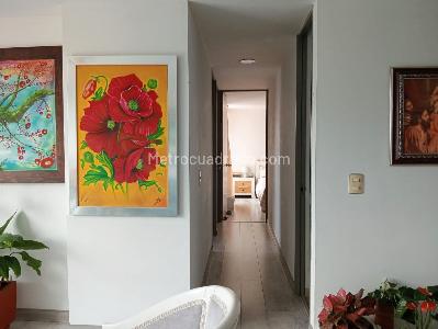 Apartamento en venta en Laureles, Medellín · foto 3 de 17