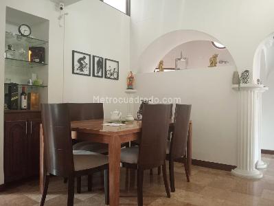 Apartamento de 3 alcobas en venta en Laureles, Medellín, 120 m² · foto 2 de 20