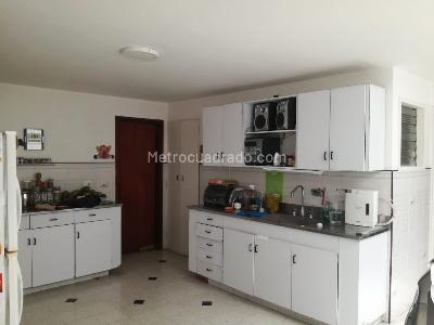 Apartamento de 3 alcobas en venta en Laureles, Medellín, 177 m² · foto 5 de 18