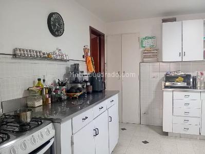 Apartamento de 3 alcobas en venta en Laureles, Medellín, 177 m² · foto 6 de 18
