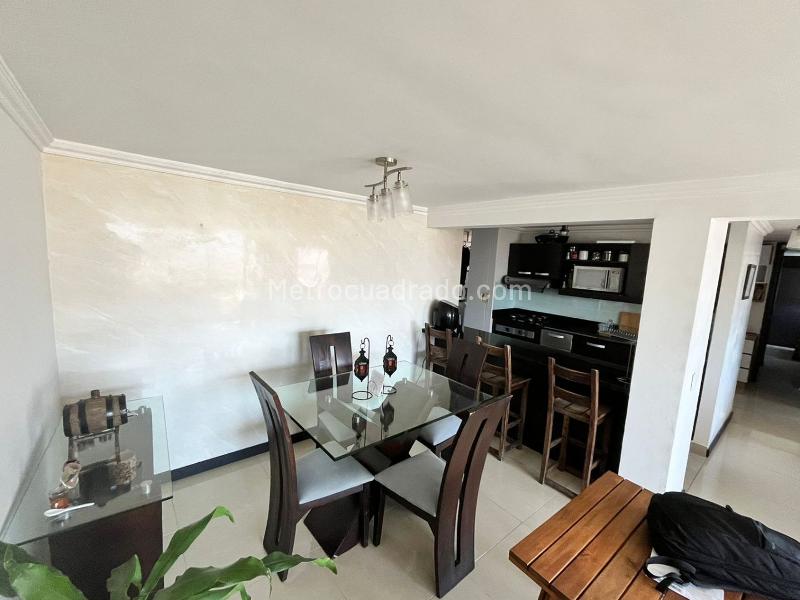 Spacious 2BR Apartment with Study in Belen - 2