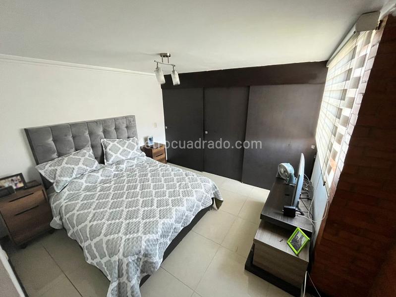 Spacious 2BR Apartment with Study in Belen - 5