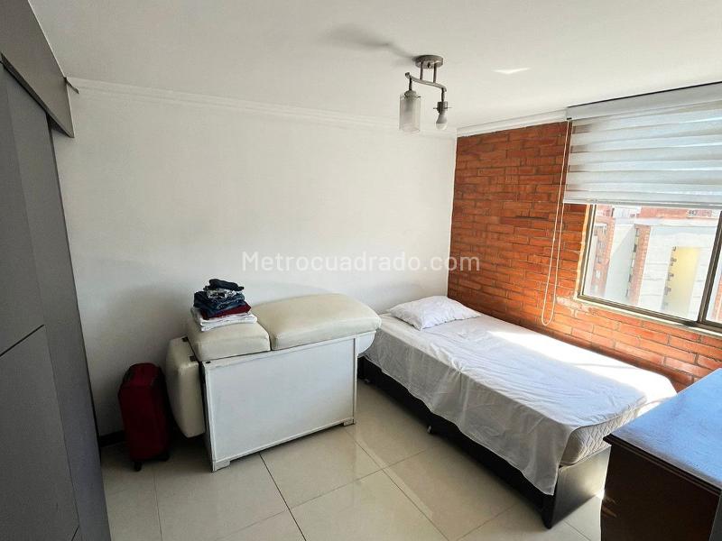 Spacious 2BR Apartment with Study in Belen - 6