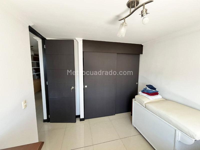 Spacious 2BR Apartment with Study in Belen - 7