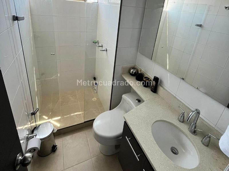 Spacious 2BR Apartment with Study in Belen - 9