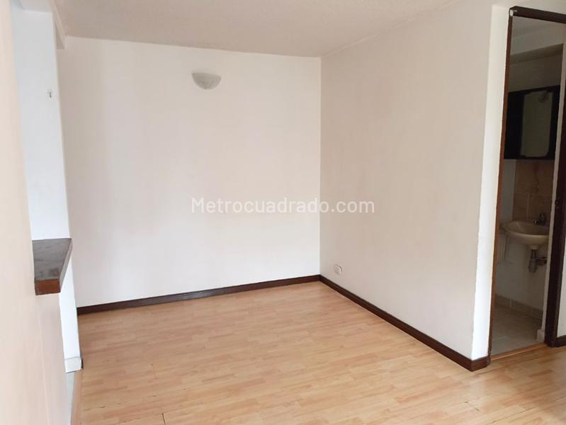 Cozy 3BR Apartment in Gated Community in Belen - 4