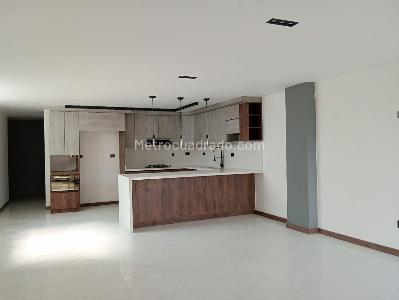 Apartamento de 3 alcobas en venta en Laureles, Medellín, 135 m² · foto 2 de 20