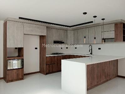 Apartamento de 3 alcobas en venta en Laureles, Medellín, 135 m² · foto 3 de 20