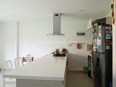 Apartamento de 3 alcobas en venta en Laureles, Medellín, 100 m² · foto 3 de 19