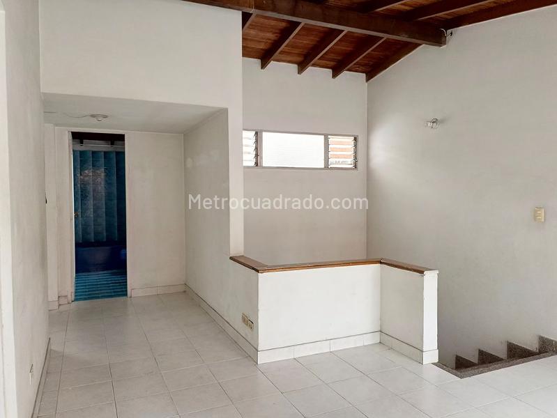 2BR Apartment for Rent in Laureles with Balcony & Parking - 2